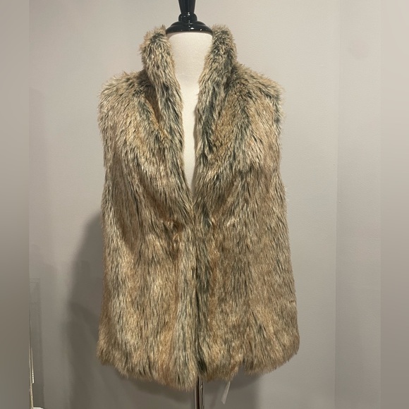 BCBGeneration Faux Fur Vest - Picture 1 of 5